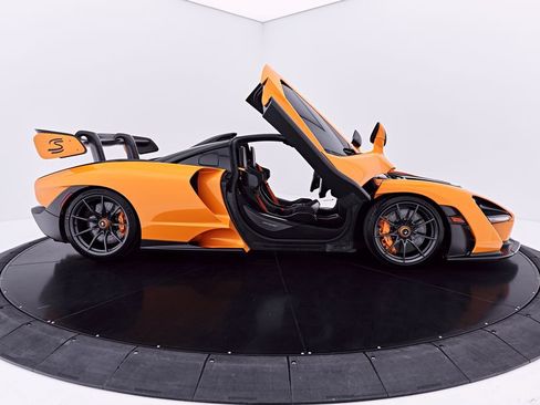 Used 2019 McLaren Senna RWD image 24