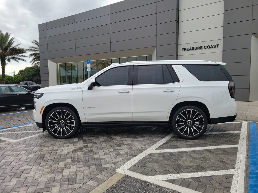Used 2025 Chevrolet Tahoe High Country AWD/4WD image 2