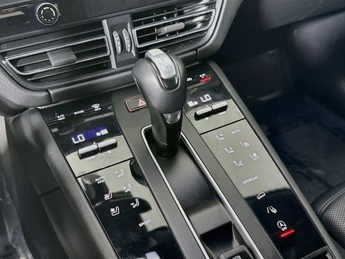 Used 2023 Porsche Macan w/ Premium Package Plus AWD/4WD image 20