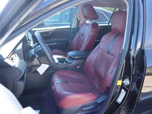 Used 2021 Toyota RAV4 LE w/ Carpet Mat Package (TMS) FWD image 10