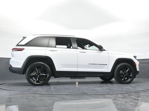 Used 2023 Jeep Grand Cherokee Altitude AWD/4WD image 60