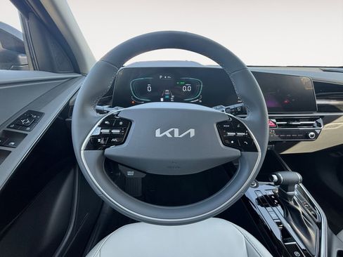 New 2026 Kia Niro EX FWD image 12