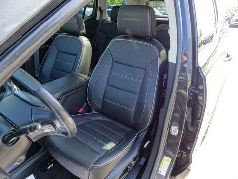 Used 2020 GMC Acadia Denali w/ Technology Package FWD image 11