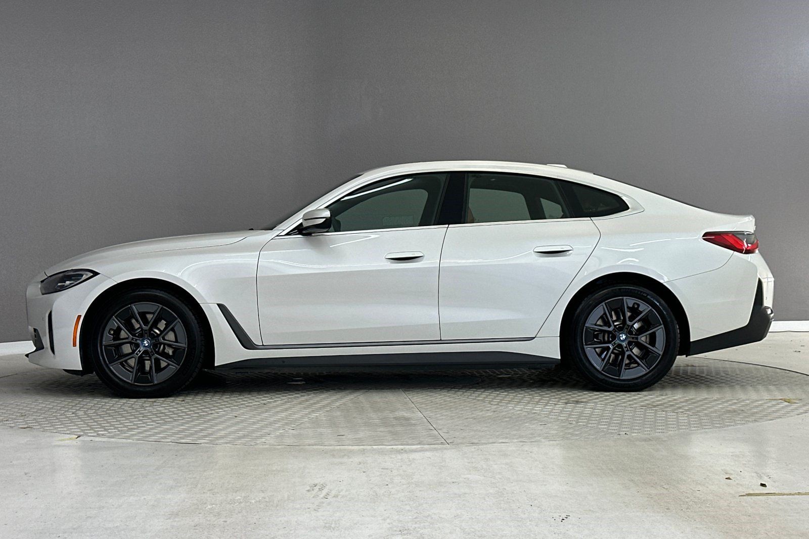Used 2024 BMW i4 eDrive40 w/ Premium Package RWD image 2