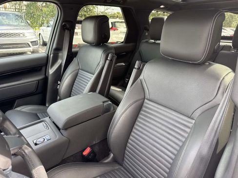 Certified 2025 Land Rover Discovery S image 22