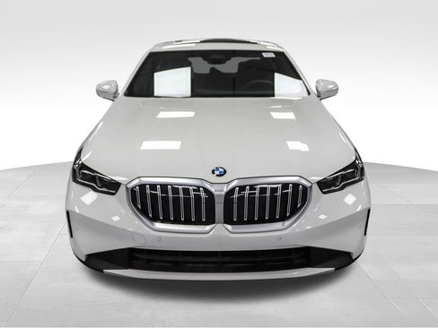 Used 2025 BMW 530i xDrive image 8