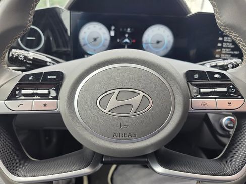 Used 2025 Hyundai Elantra SEL FWD image 18