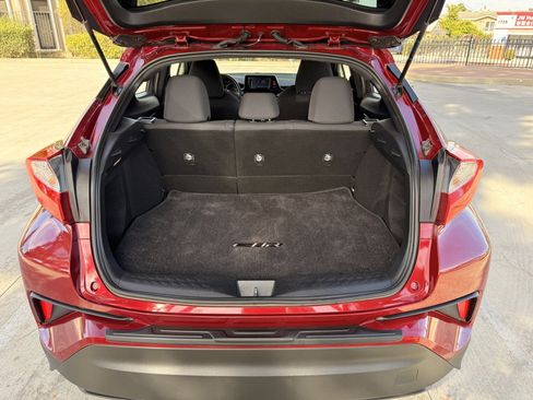 Used 2018 Toyota C-HR XLE FWD image 34