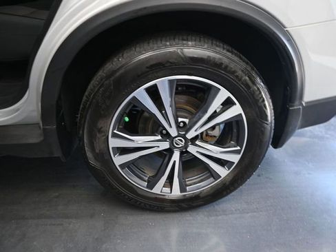 Used 2019 Nissan Rogue SV w/ Premium Package image 14