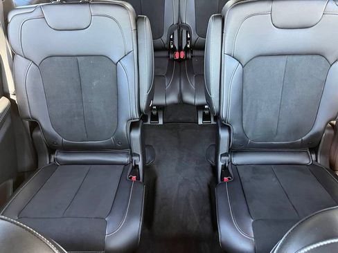 Used 2025 Jeep Grand Cherokee L Laredo RWD image 15