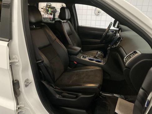 Used 2022 Jeep Grand Cherokee Laredo X AWD/4WD image 21