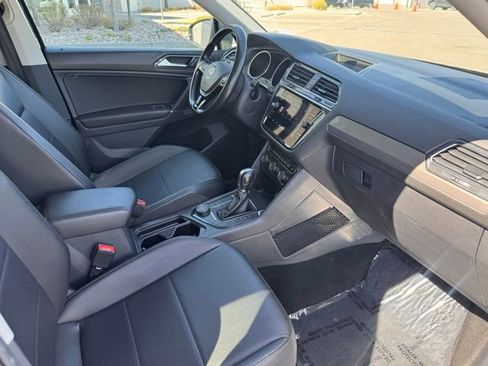 Used 2018 Volkswagen Tiguan SE image 18