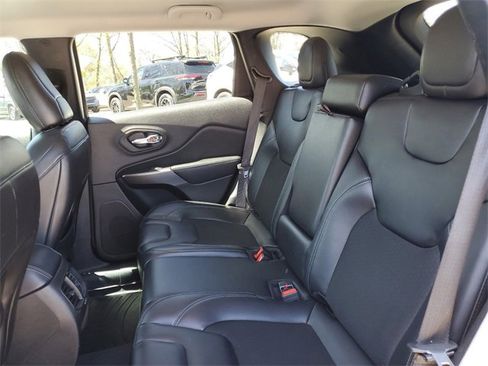 Used 2021 Jeep Cherokee Latitude Plus image 26