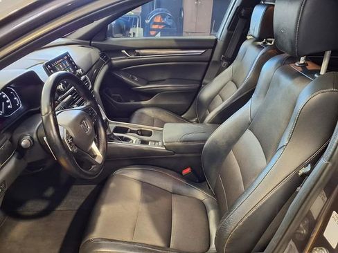 Used 2018 Honda Accord Sport image 19