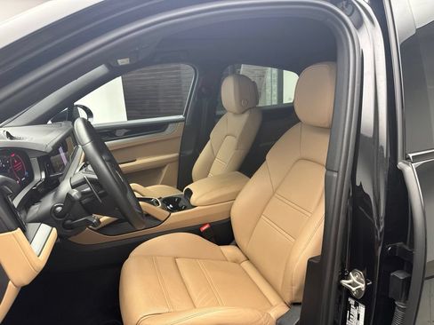 Certified 2024 Porsche Cayenne Coupe AWD/4WD image 7