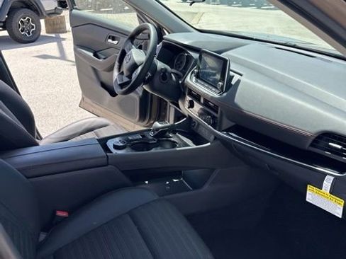 Used 2025 Nissan Rogue SV AWD/4WD image 15