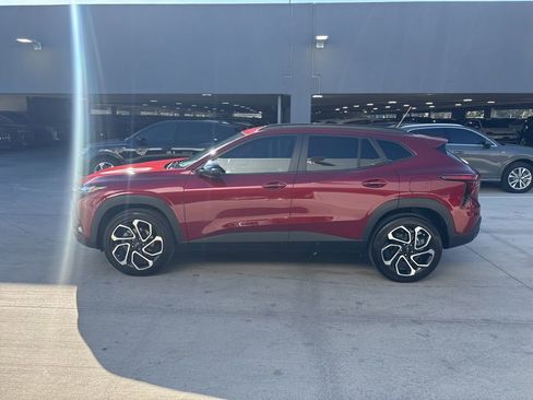 Used 2025 Chevrolet Trax RS w/ Sunroof Package image 9