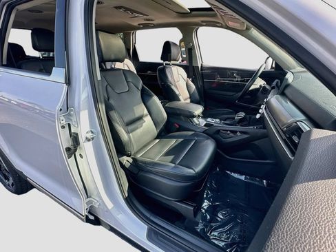 Certified 2024 Kia Telluride S w/ S Sunroof Package AWD/4WD image 30