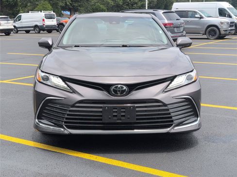Used 2024 Toyota Camry XLE FWD image 10