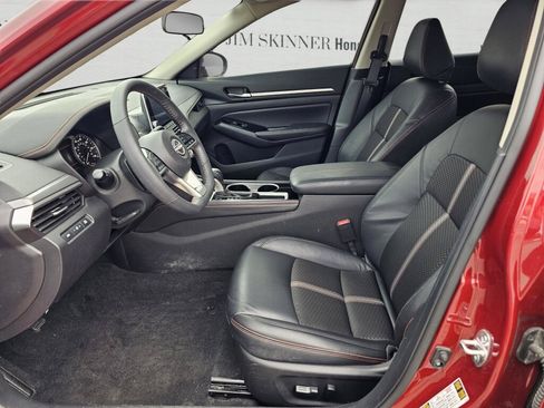Used 2024 Nissan Altima 2.5 SR FWD image 16