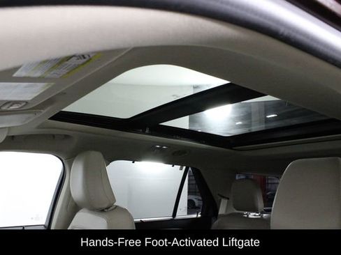 Used 2022 Ford Explorer Limited w/ Equipment Group 301A image 11