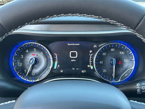 New 2025 Chrysler Voyager LX image 32