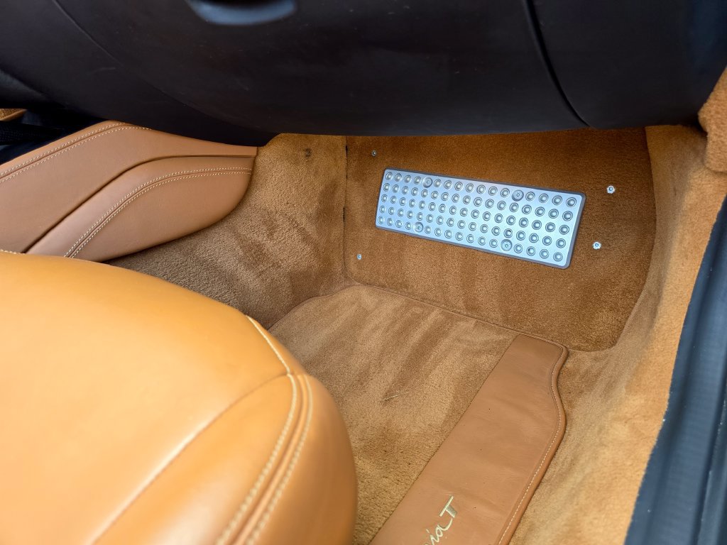 Used 2015 Ferrari California T RWD image 42