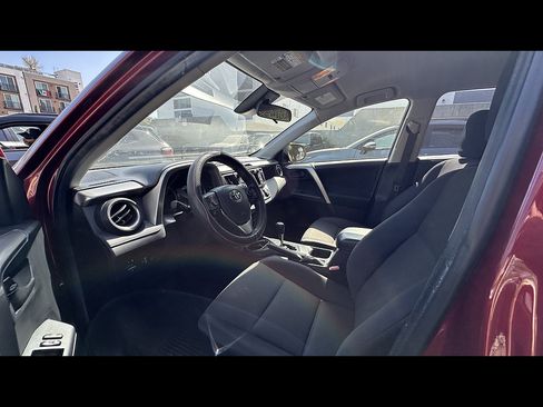 Used 2018 Toyota RAV4 LE w/ All Weather Liner Package FWD image 5