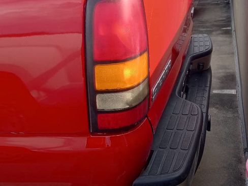 Used 2004 GMC Sierra 2500 SLT w/ Heavy-Duty Power Package image 5