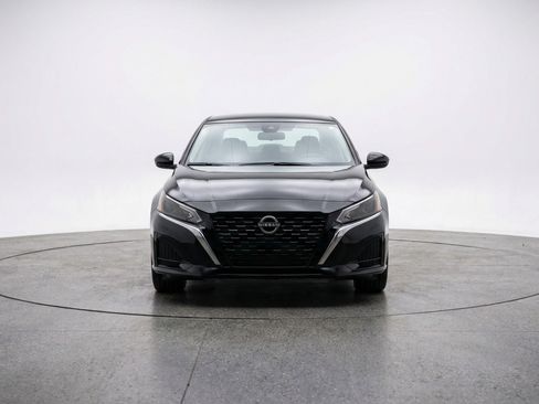 Used 2025 Nissan Altima 2.5 SV image 2