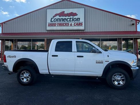 Used 2018 RAM 2500 Tradesman w/ Chrome Appearance Group AWD/4WD image 3