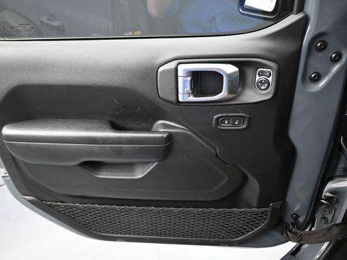 Used 2025 Jeep Wrangler Unlimited Rubicon AWD/4WD image 25