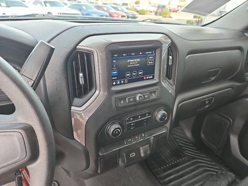 Used 2020 Chevrolet Silverado 1500 Custom w/ Custom Value Package image 15