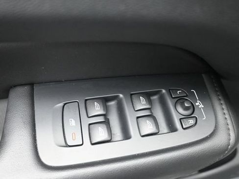 Used 2024 Volvo XC60 B5 Core AWD/4WD image 22