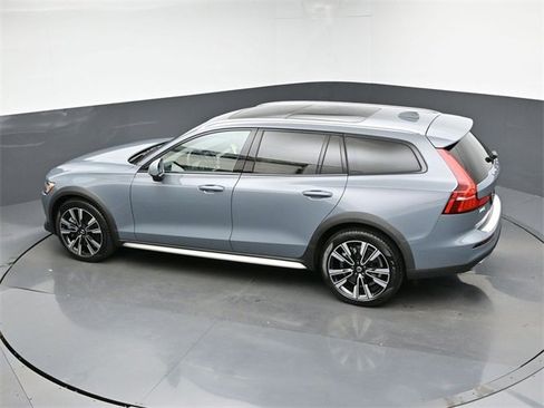 Used 2024 Volvo V60 B5 Cross Country Ultimate image 47