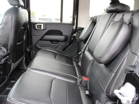 Used 2022 Jeep Wrangler Unlimited Sahara w/ Cold Weather Group AWD/4WD image 40