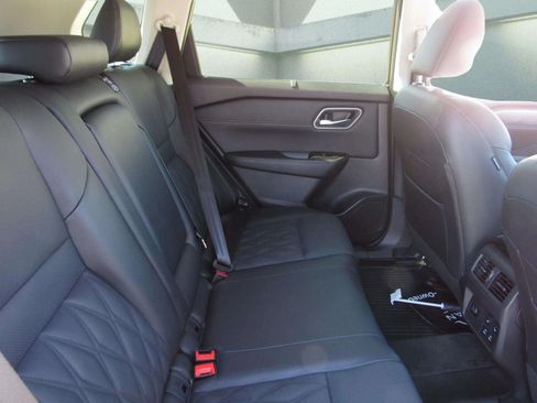 Used 2025 Nissan Rogue Platinum w/ Platinum Premium Package AWD/4WD image 12