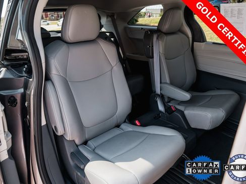 Certified 2021 Toyota Sienna XLE image 29