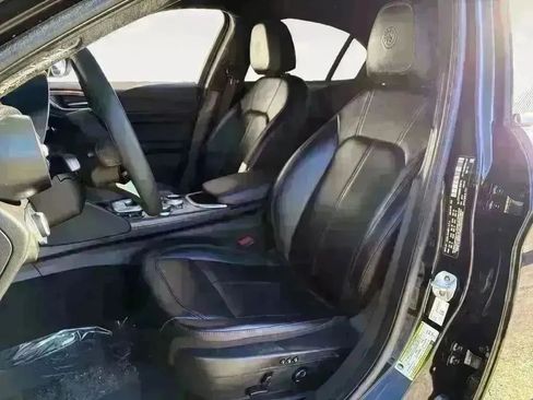 Used 2020 Alfa Romeo Giulia Ti image 9