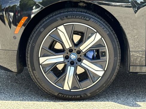 Used 2024 BMW iX xDrive50 w/ Premium Package AWD/4WD image 10