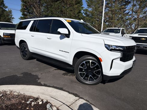 Used 2023 Chevrolet Suburban RST w/ Luxury Package AWD/4WD image 2