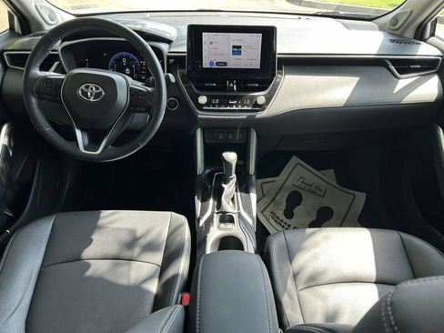Used 2023 Toyota Corolla Cross XLE w/ Convenience Package FWD image 10