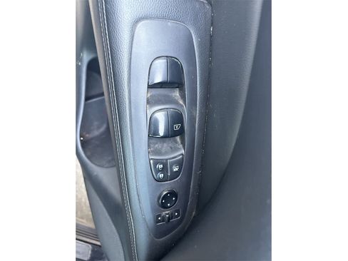 Used 2020 Nissan Pathfinder S image 13