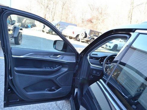 Used 2023 Jeep Grand Cherokee Altitude image 15