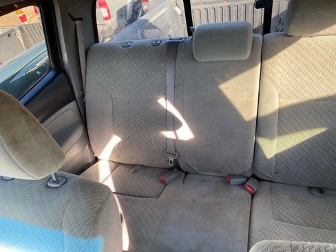 Used 2010 Toyota Tacoma V6 4x4 4dr Double Cab 5.0 ft S image 10