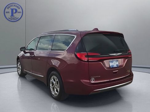 Used 2021 Chrysler Pacifica Limited w/ Premium & Safety Sphere Group AWD/4WD image 5