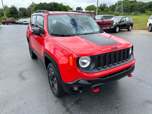 Used 2017 Jeep Renegade Trailhawk AWD/4WD image 6