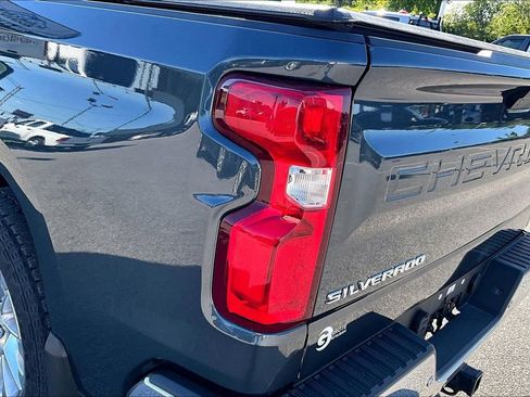 Used 2019 Chevrolet Silverado 1500 LTZ w/ LTZ Premium Package AWD/4WD image 31