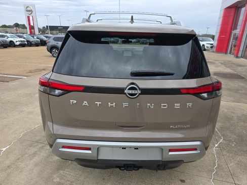 Certified 2024 Nissan Pathfinder Platinum image 11