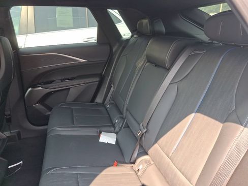 Used 2024 Cadillac Lyriq Luxury RWD image 9